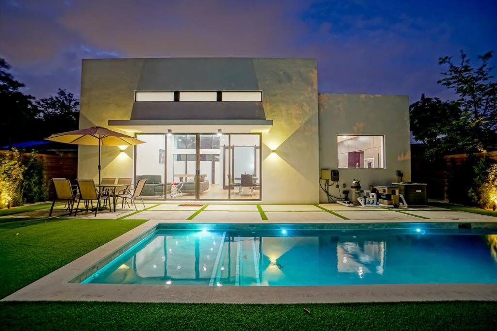 فيلا Design House -Heated Pool -Big Yard -Gated Parking ميامي المظهر الخارجي الصورة